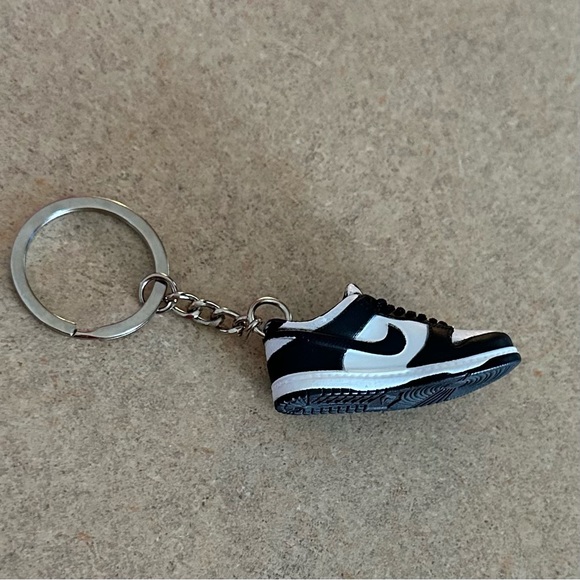 Keychain ✨ - Picture 3 of 3